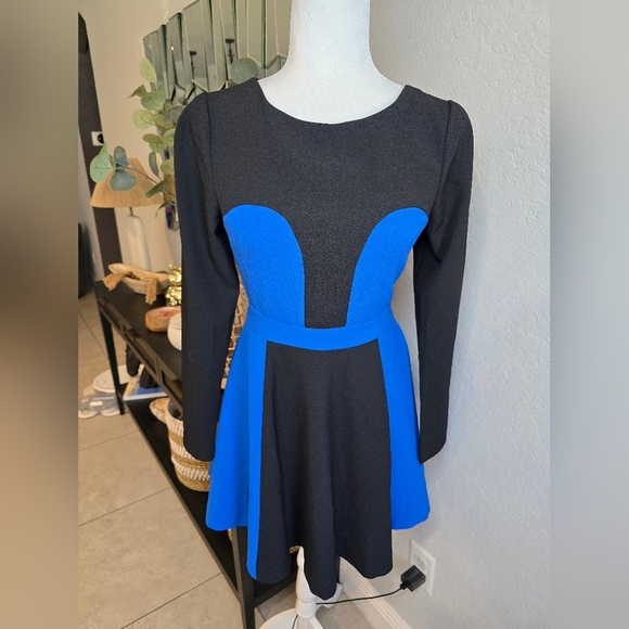 Finders Keepers Black and Blue Long Sleeve Open Back Mini Dress Size S - Picture 1 of 9